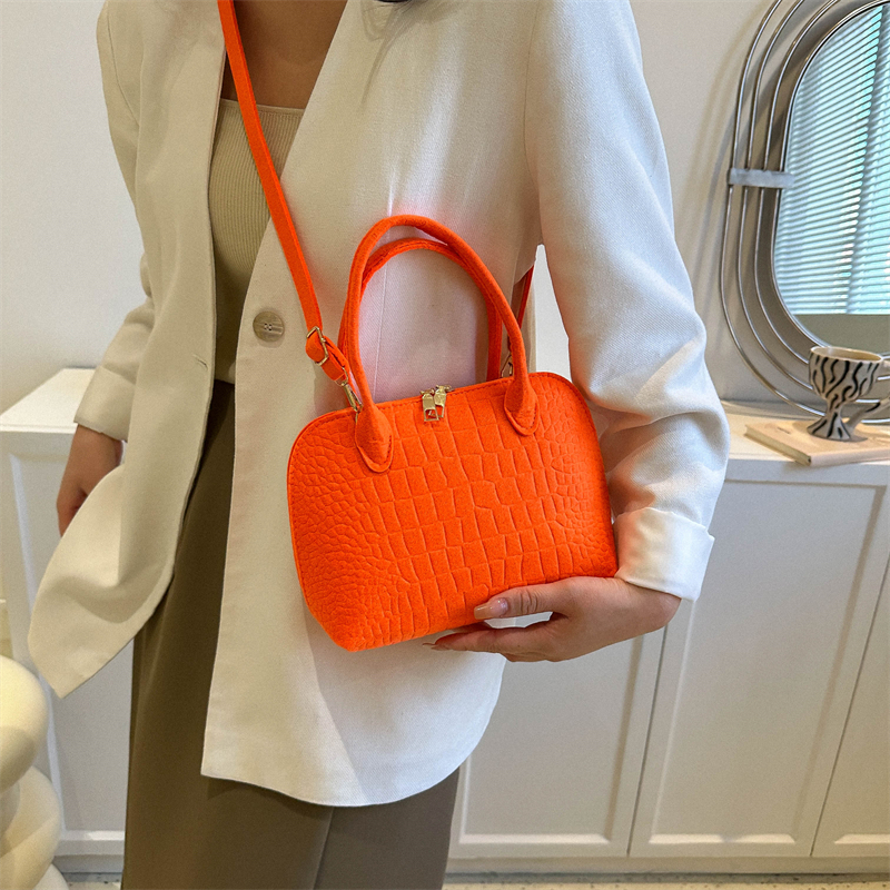 thumbnail image 2 of Bolso de mano para mujer, color caramelo, fieltro, informal, para mujer, bandolera (naranja), 2 of 6