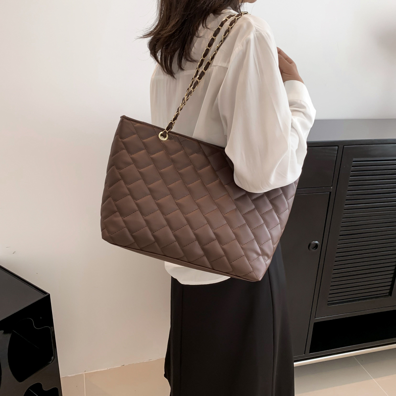 thumbnail image 2 of Bolso de hombro acolchado para mujer Bolso de mano de gran capacidad de cuero PU (Café), 2 of 6